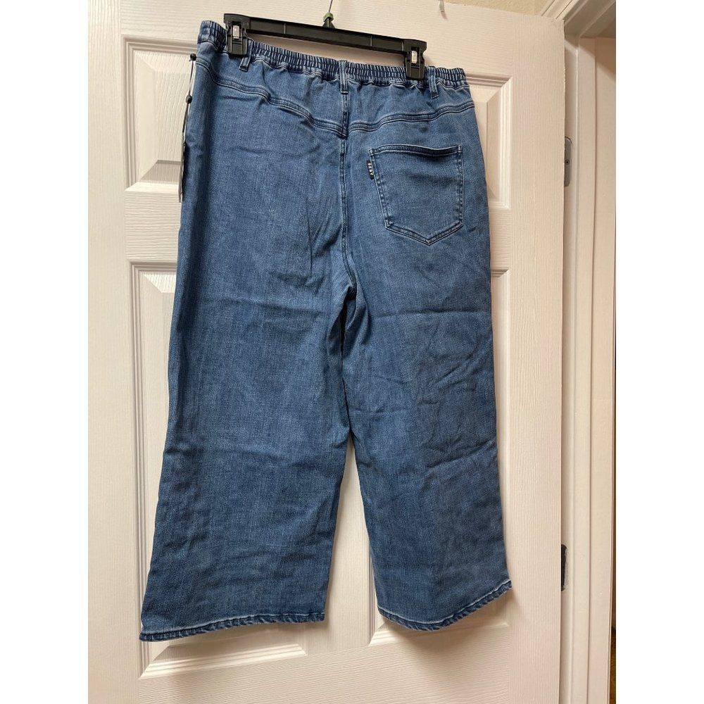 DKNY Crop Jeans 